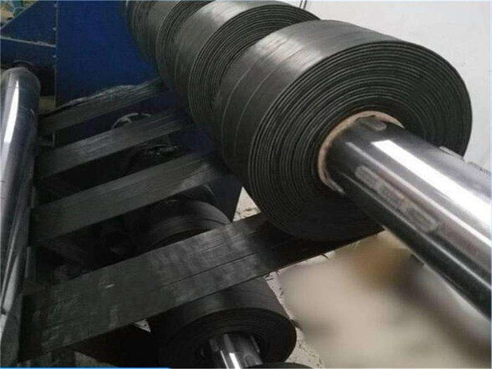 防滲土工膜一布一膜施工方法